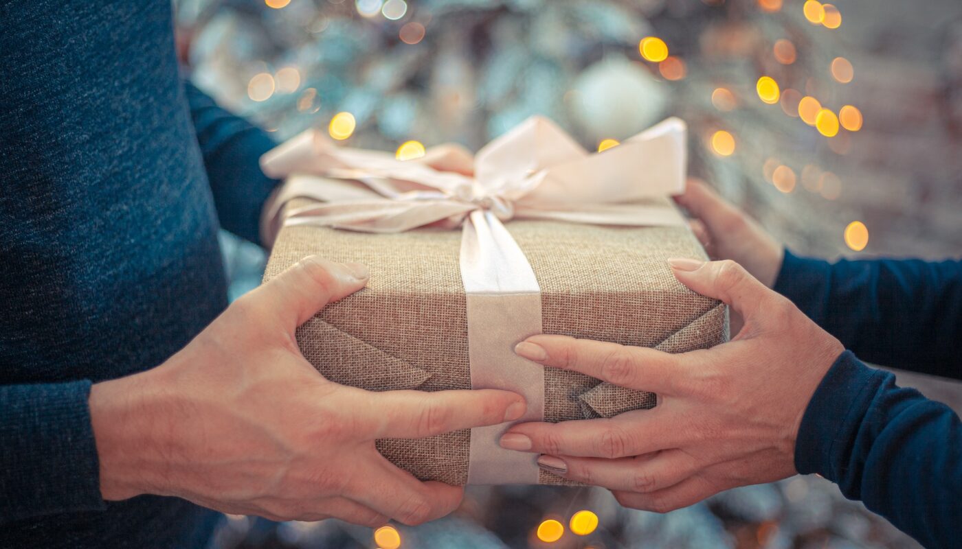 15 frases para un regalo sorpresa